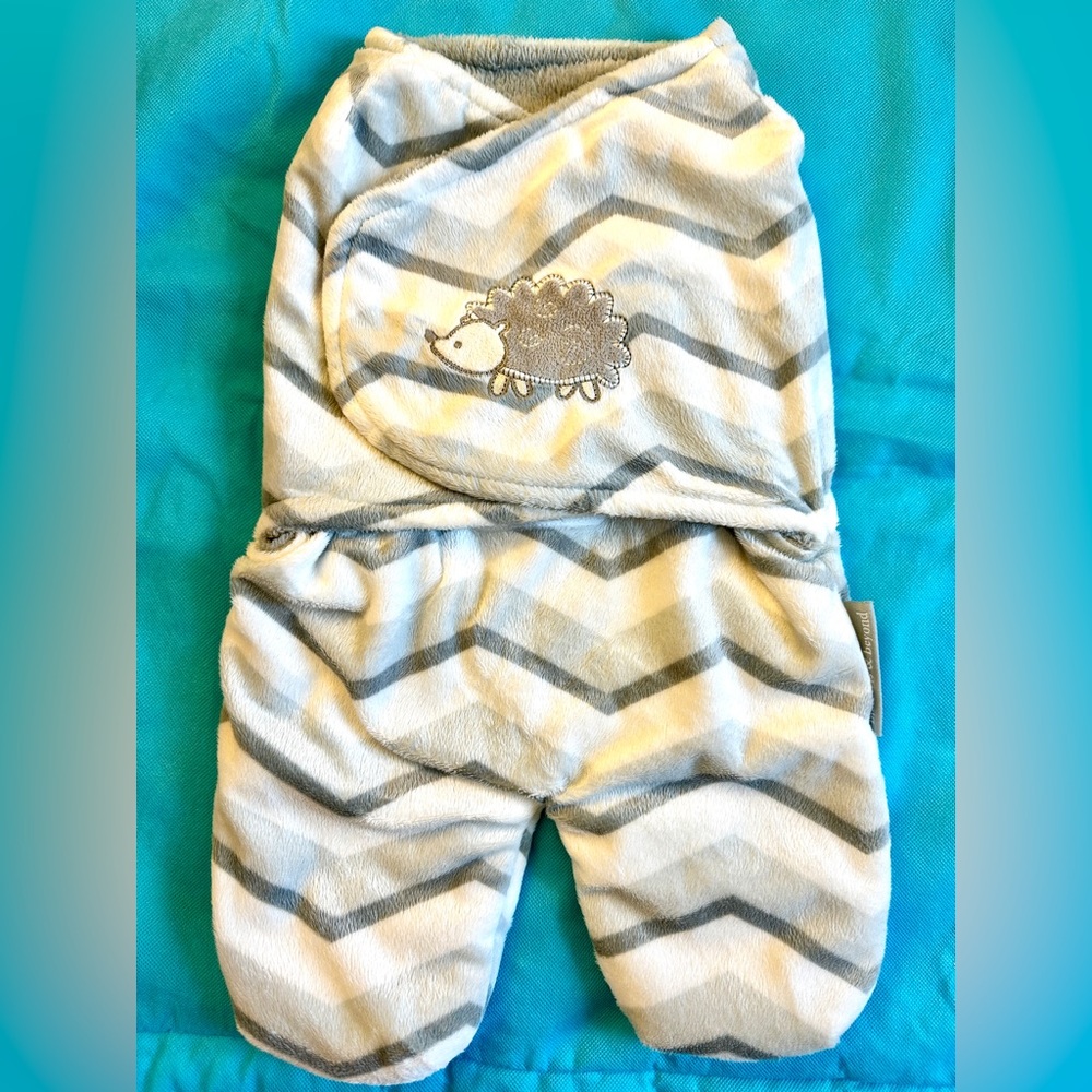 Super Soft Baby Swaddle (Newborn, Infant-2 Months) — Like New